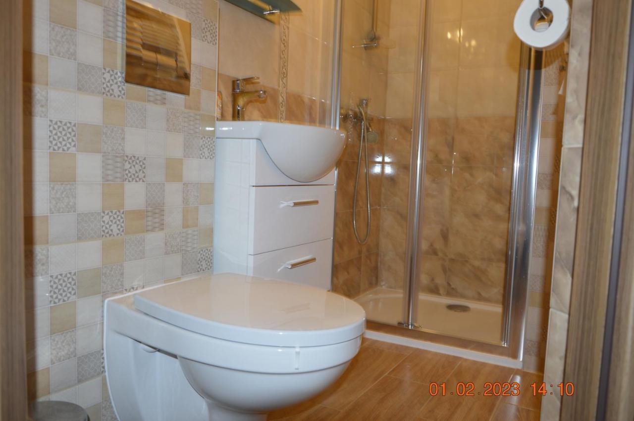 Apartamenty I Pokoje U Kryni ชตูตอวอ ภายนอก รูปภาพ